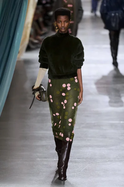Look 29
